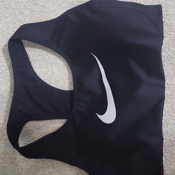 2 Womens Sports Bras Size Xs-Nike And Reebok - Picture 5 of 9